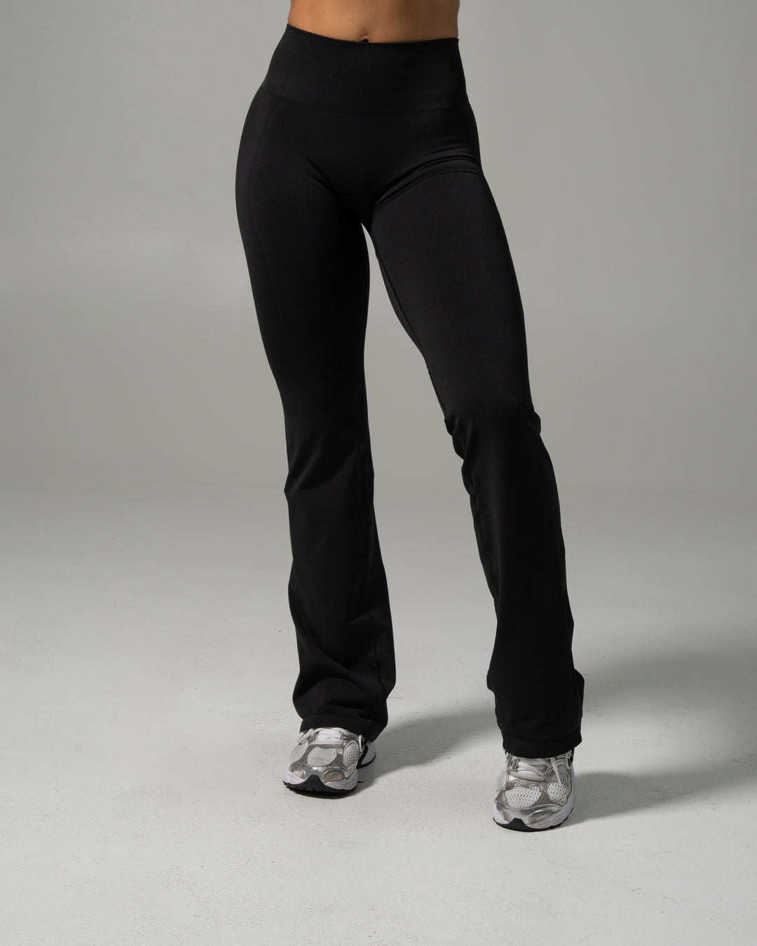 Vorti Pump Mid Rise Flared Pant - Black